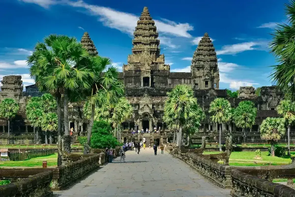Esplorando la regione di Angkor Wat tra storia, cultura...